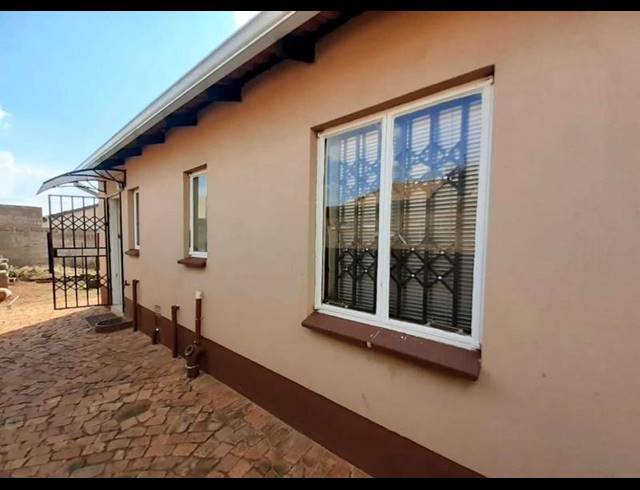 2 BEDROOM PROPERTY TO RENT IN PROTEA GLEN